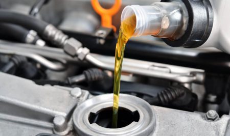 Cách thay dầu xe ô tô, xe tải hoặc xe SUV mà bạn cần biết