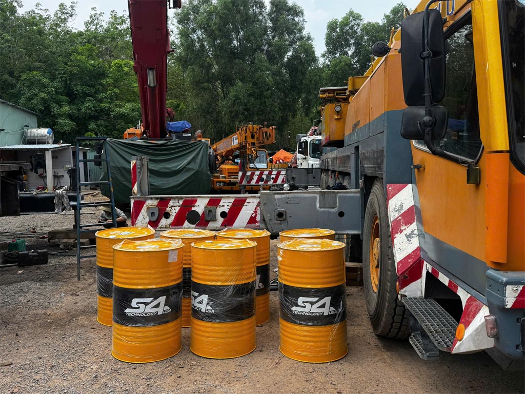 Nên sử dụng loại dầu động cơ nào cho xe đầu kéo ?