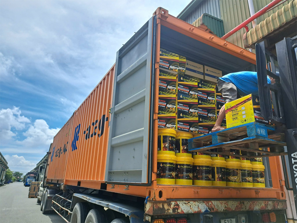 Lựa chọn nhà nhập khẩu dầu nhớt uy tín cho doanh nghiệp