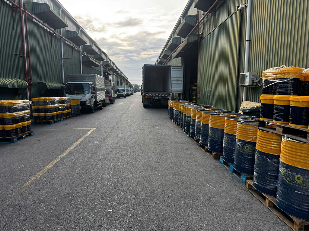 Vì sao nên chọn nguồn dầu nhớt ô tô giá sỉ uy tín tại TP.HCM