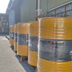 Hình minh họa máy ép thủy lực công nghiệp kết hợp dầu thủy lực S4 Hydraulic Oil ISO VG 46. Dầu thủy lực đạt tiêu chuẩn DIN 51524 HLP và ISO 11158 HM giúp truyền lực ổn định, chống mài mòn, chống oxy hóa và tăng tuổi thọ hệ thống thủy lực. Phù hợp cho máy ép kim loại, máy ép cao su, máy ép nhựa và nhiều thiết bị thủy lực công nghiệp.